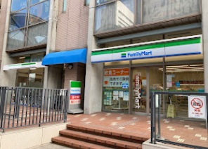 コンビニ　ファミリーマート　神戸ハーバーランド店（コンビニ）まで665m