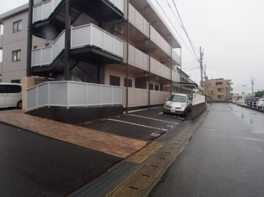 駐車場　車をお持ちの方に嬉しい駐車場付きの物件です