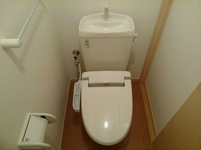トイレ　落ち着いたトイレです
