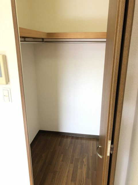 収納　たっぷり収納できるウォークインクローゼット