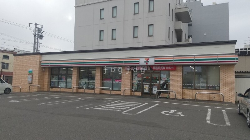 コンビニ　セブンイレブン滝川栄町1丁目店（コンビニ）まで372m
