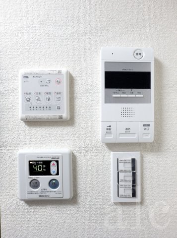 セキュリティ　夜間の訪問者の方の確認も可能、TV付インターフォン。その他、