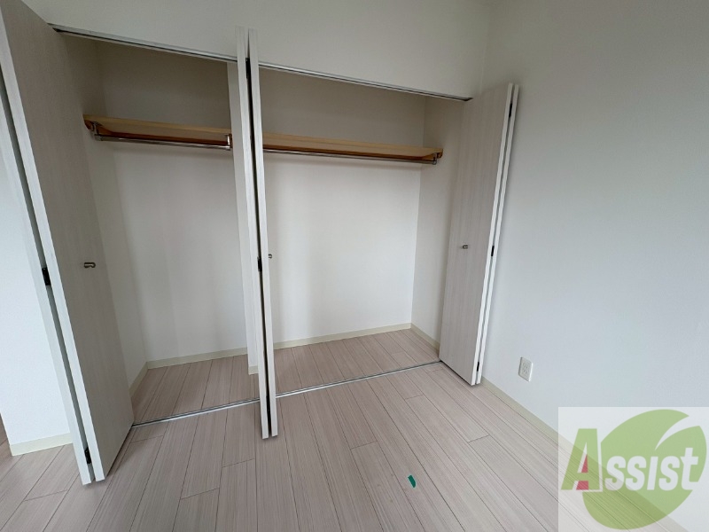 収納　寝室の収納です。部屋がすっきり片付きます。