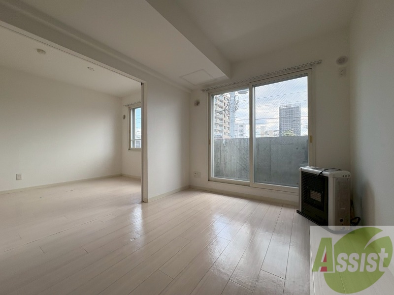 居室・リビング　広くてキレイなお部屋が広がっていて、充実した生活が送れそう。