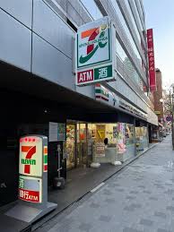 コンビニ　セブンイレブン赤坂6丁目店（コンビニ）まで226m