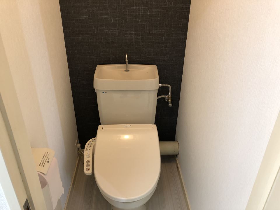 トイレ　温水便座付き