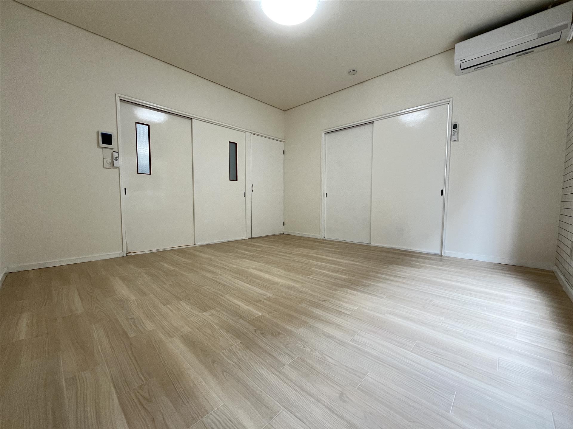 キッチン　洋室8帖