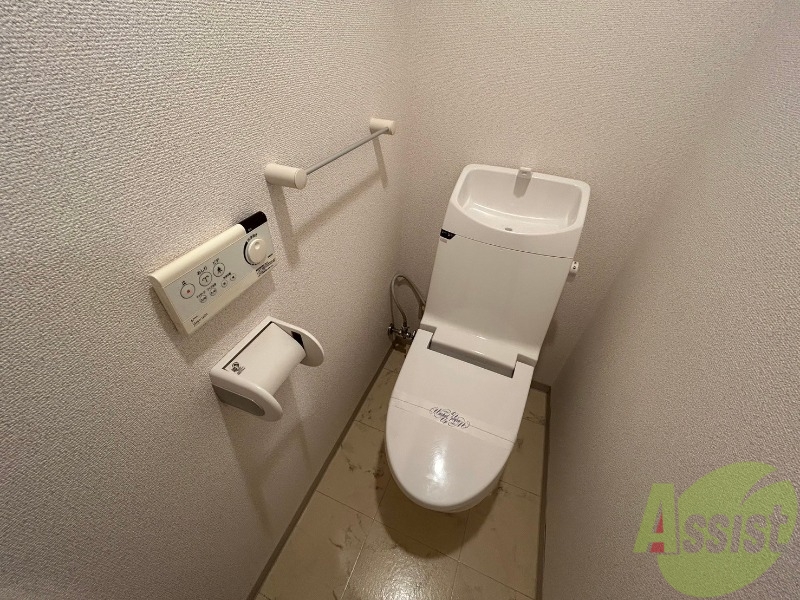 トイレ　ウォシュレット機能がついたトイレ。安心して使用できますね。