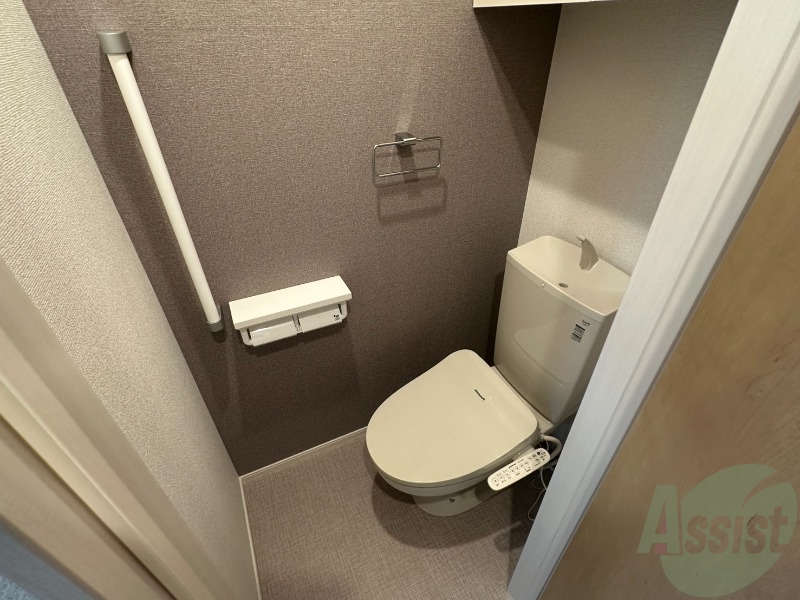トイレ　トイレはウォシュレット機能付きです。安心して使用できますね。