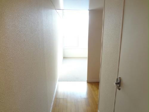 その他　高い天井に続く廊下！