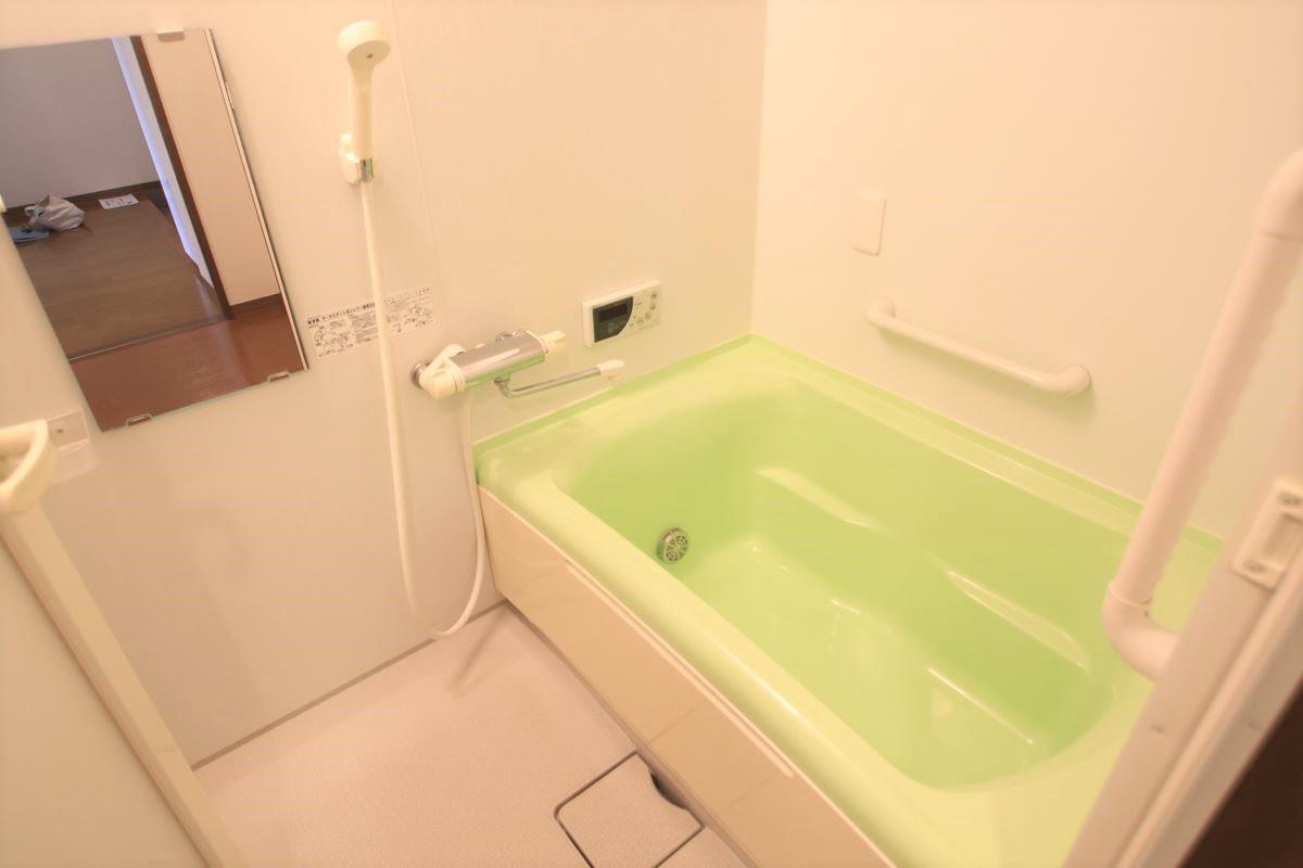 バス・シャワールーム　追い焚き給湯付き!!!