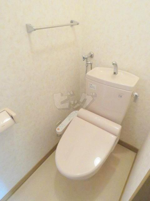 トイレ　弊社ではウォシュレットの取付もお手頃価格で承っております♪