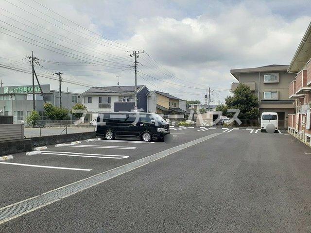 駐車場　駐車場があるので、車を買う予定の方も安心です