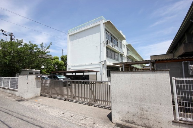 小学校　徳島市立昭和小学校（小学校）まで853m