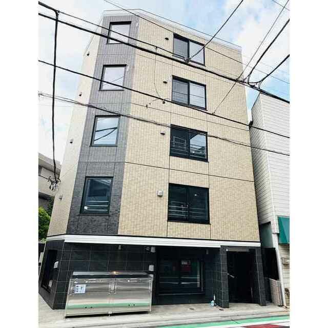 建物外観　鉄筋コンクリート造のがっちりとした建物。