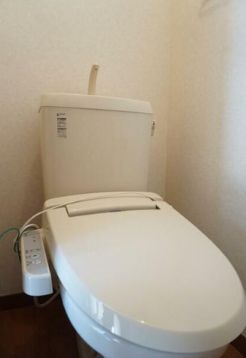 トイレ　うれしいウォシュレット付き