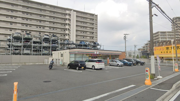 コンビニ　セブンイレブン（コンビニ）まで500m