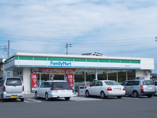 コンビニ　ファミリーマート 岩切青津目店（コンビニ）まで829m