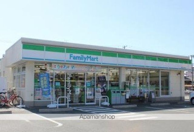 コンビニ　ファミリーマート（コンビニ）まで845m
