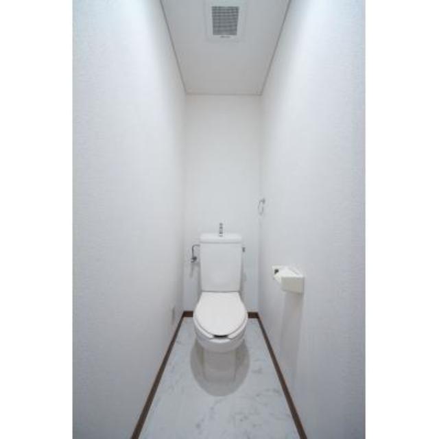 トイレ　※写真は同タイプ住戸です。