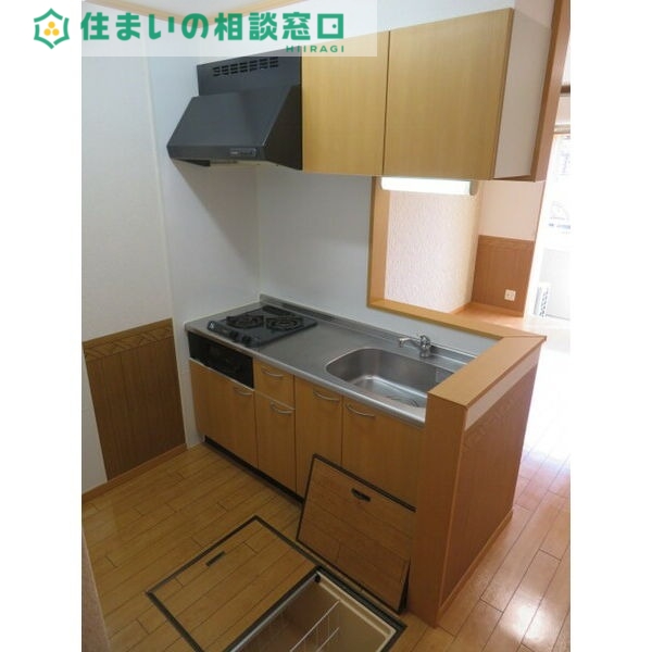名鉄名古屋本線 東岡崎駅 バス乗車時間：10分 最寄りバス停で下車 徒歩3分 2階建 築18年のキッチン写真