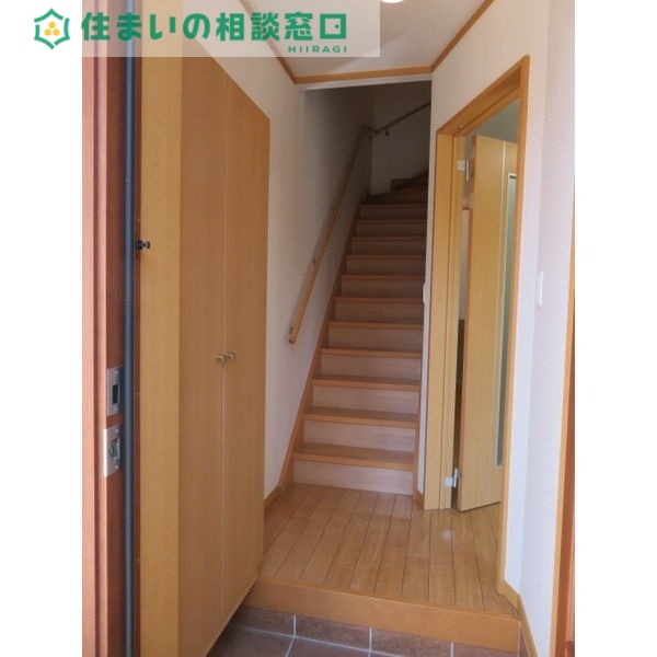 名鉄名古屋本線 東岡崎駅 バス乗車時間：10分 最寄りバス停で下車 徒歩3分 2階建 築18年の玄関写真