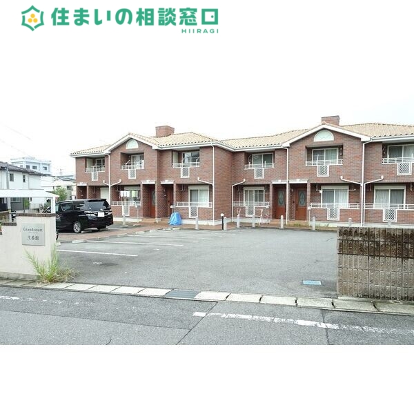 名鉄名古屋本線 東岡崎駅 バス乗車時間：10分 最寄りバス停で下車 徒歩3分 築18年