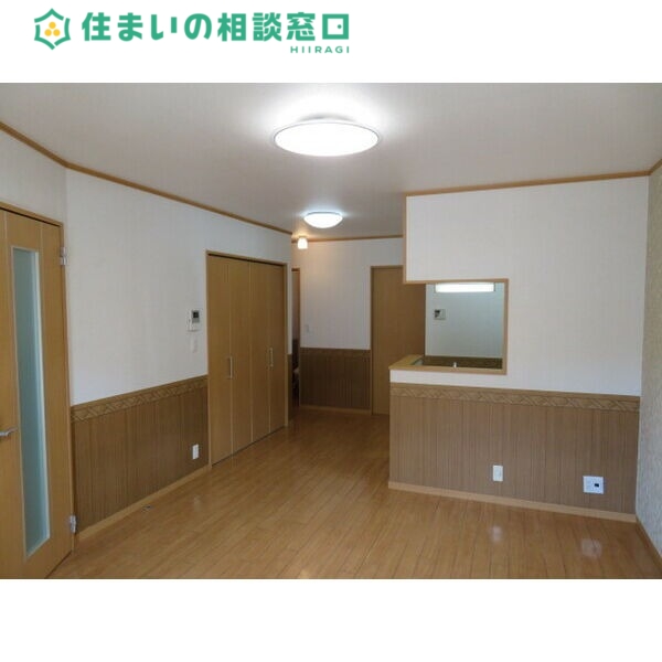 名鉄名古屋本線 東岡崎駅 バス乗車時間：10分 最寄りバス停で下車 徒歩3分 2階建 築18年の居間写真