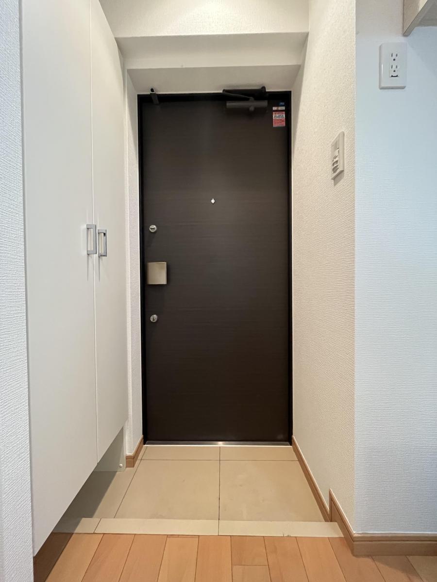 アジールコート西新宿の玄関写真