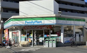 コンビニ　ファミリーマート 渋谷本町三丁目店（コンビニ）まで215m