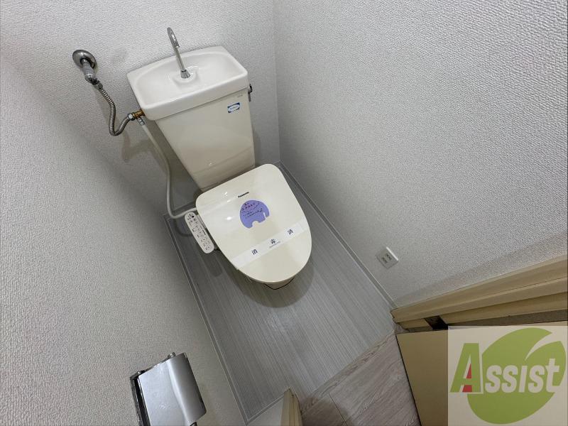地下鉄東西線 西１８丁目駅 徒歩8分 4階建 築37年のトイレ写真