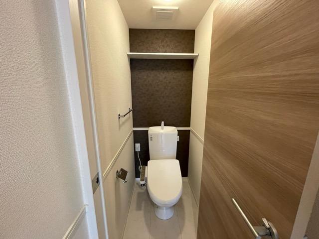 近鉄橿原線 八木西口駅 徒歩17分 3階建 築1年のトイレ写真