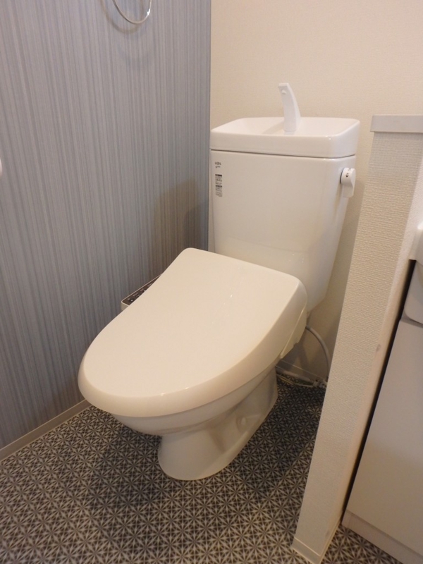 南海本線 天下茶屋駅 徒歩7分 8階建 築11年のトイレ写真