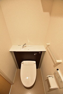トイレ　タンクレストイレ