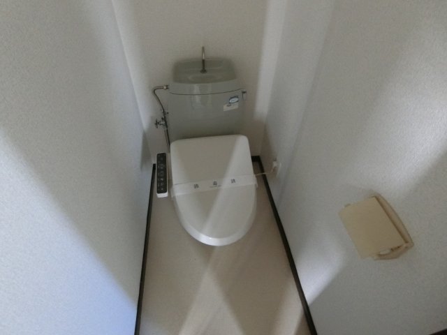 トイレ　他のお部屋の参考写真となります。
