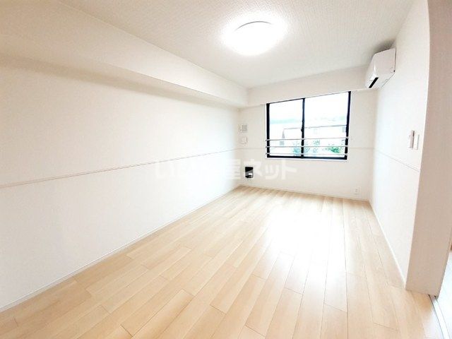 キャトル セゾンの居間写真