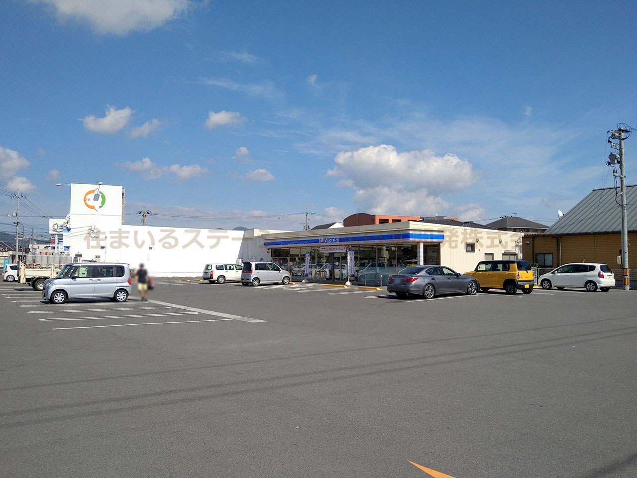 コンビニ　ローソン総社中央五丁目店（コンビニ）まで383m