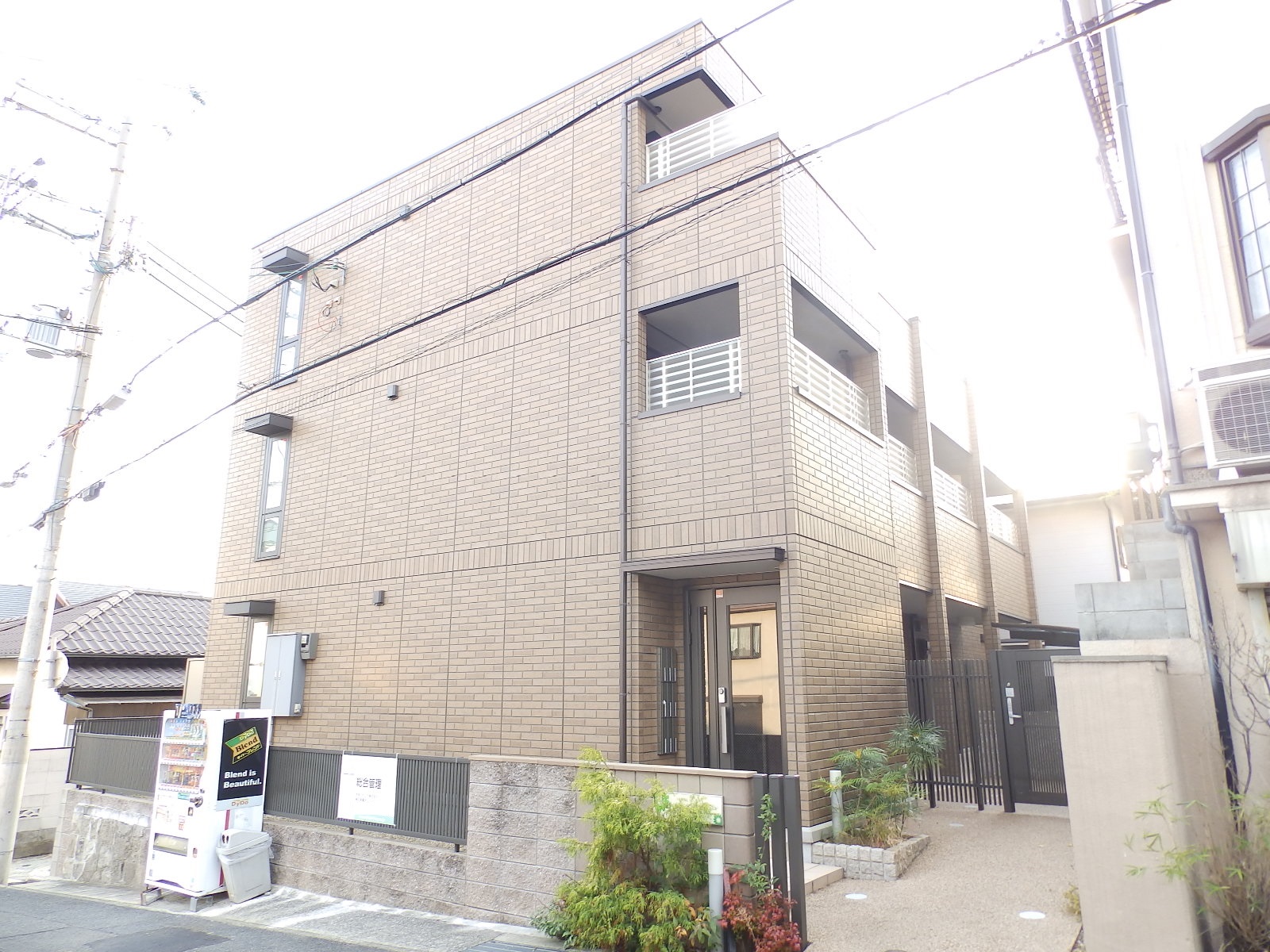 建物外観　２０１２年築