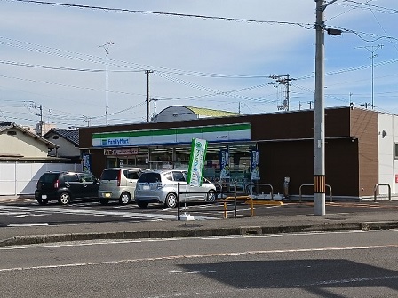 コンビニ　ファミリーマート今治大新田店（コンビニ）まで718m