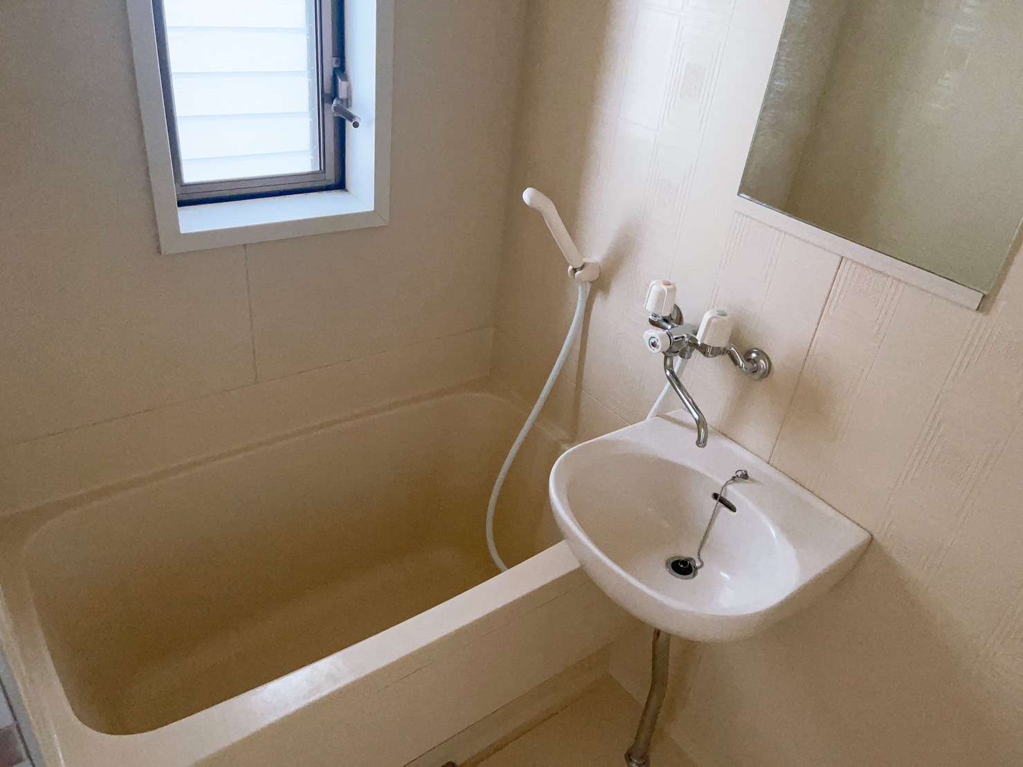 バス・シャワールーム　嬉しい窓付きお風呂♪