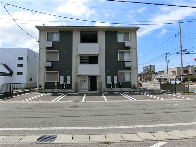 グランシャトー駅東の建物外観