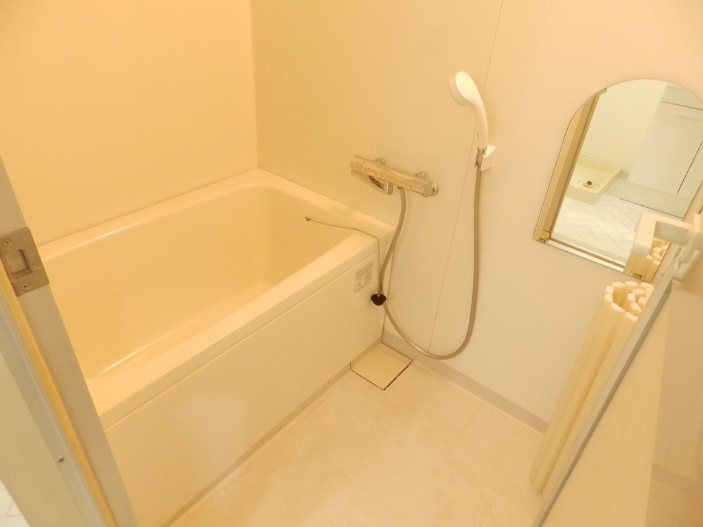 バス・シャワールーム　まだまだ綺麗です