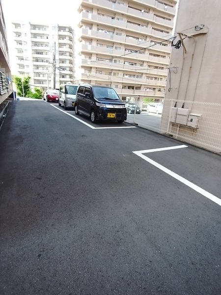 【堀川アパート大園Ｂ棟の駐車場】