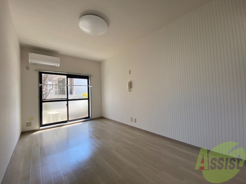 居室・リビング　９帖の洋室になります。伸び伸び出来そうですね。