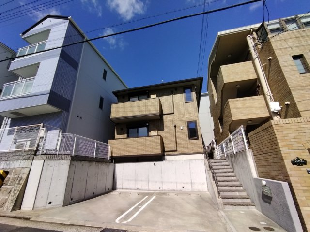 神戸中島通萬利Residenceの建物外観