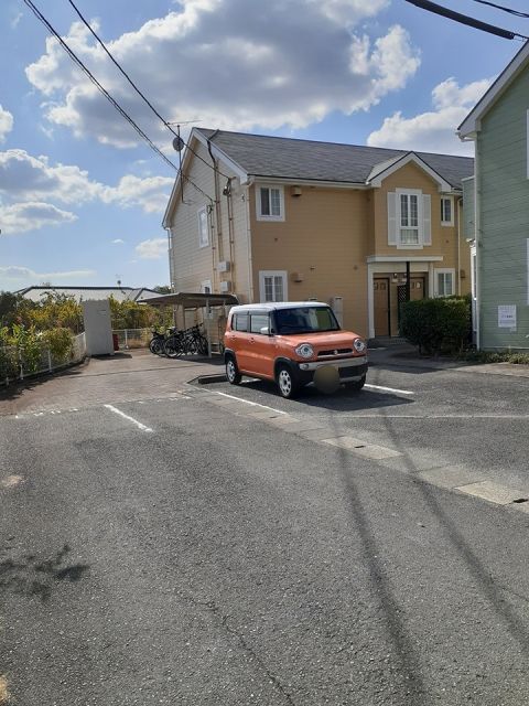 【八女郡広川町大字新代のアパートの駐車場】