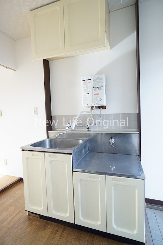 キッチン　上下に収納があり水回りをスッキリと使えます☆