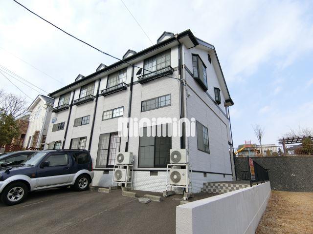 建物外観　建物の北側には公園があります。