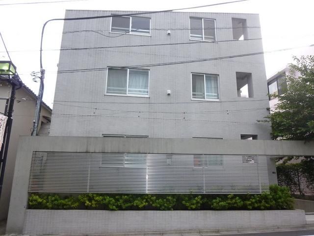 渋谷区初台のマンションの建物外観