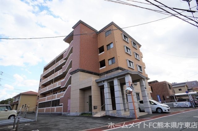 熊本市南区出仲間のマンションの建物外観